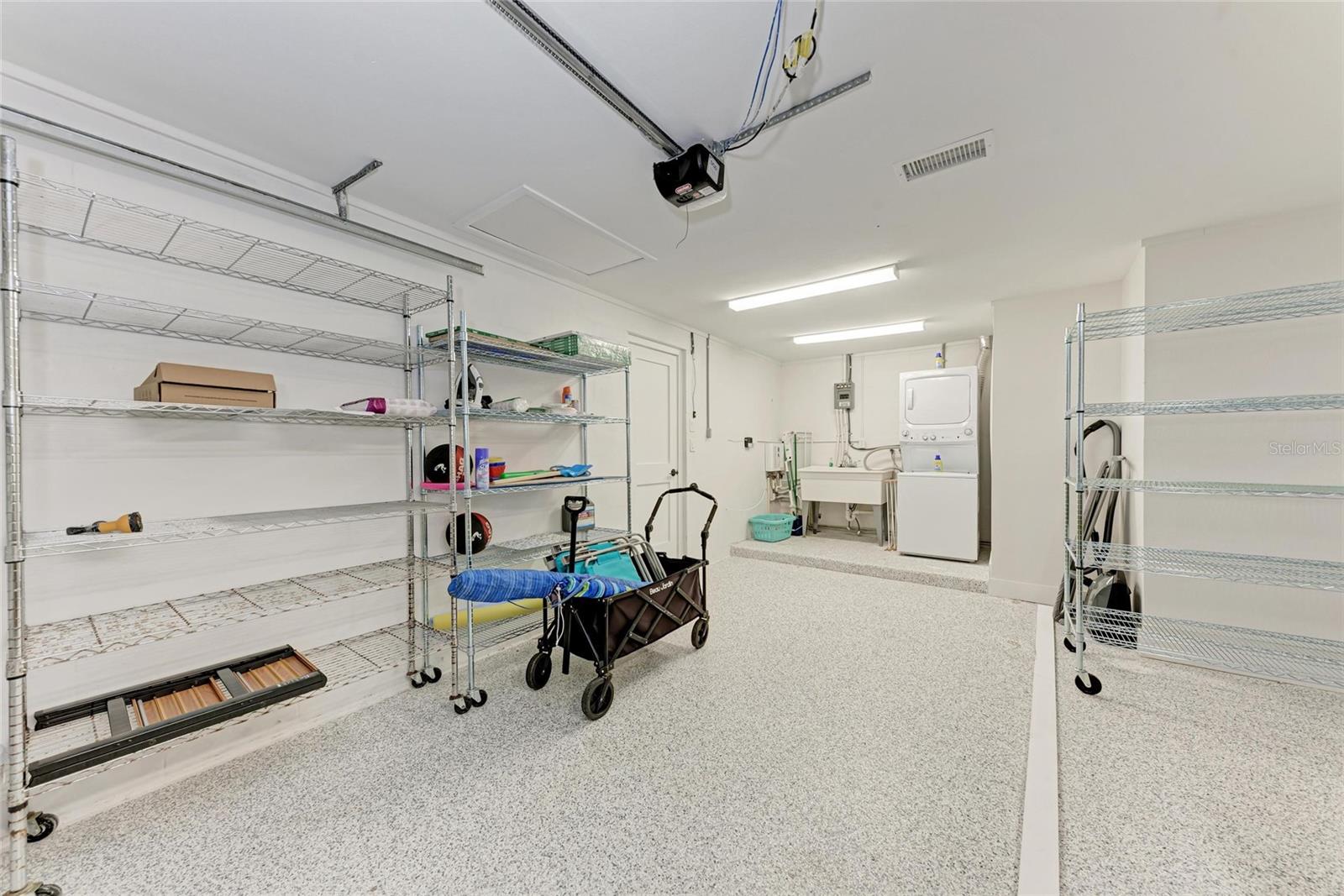 ISLAND CEDARS - Residential