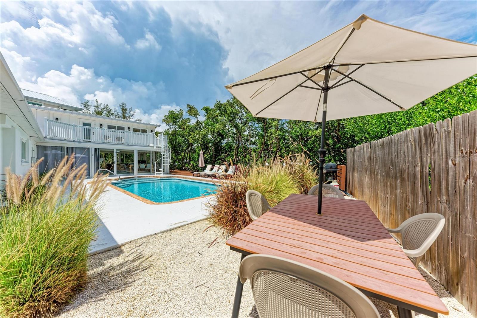 ISLAND CEDARS - Residential