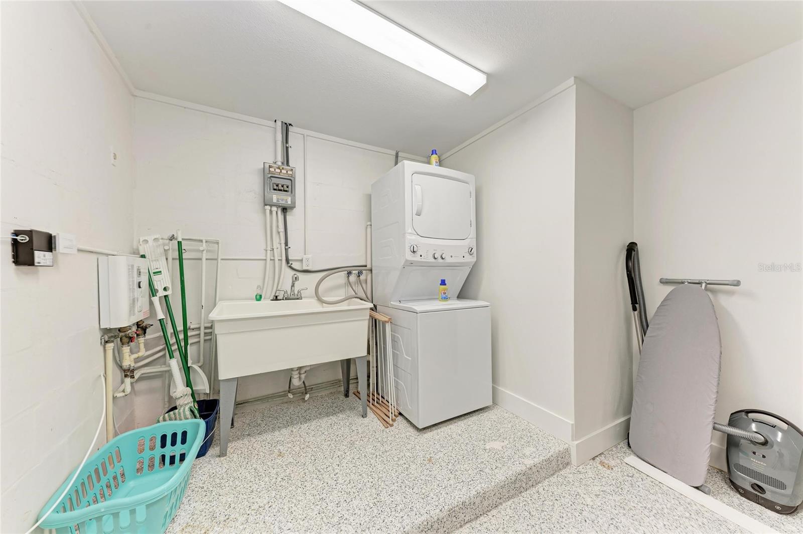 ISLAND CEDARS - Residential