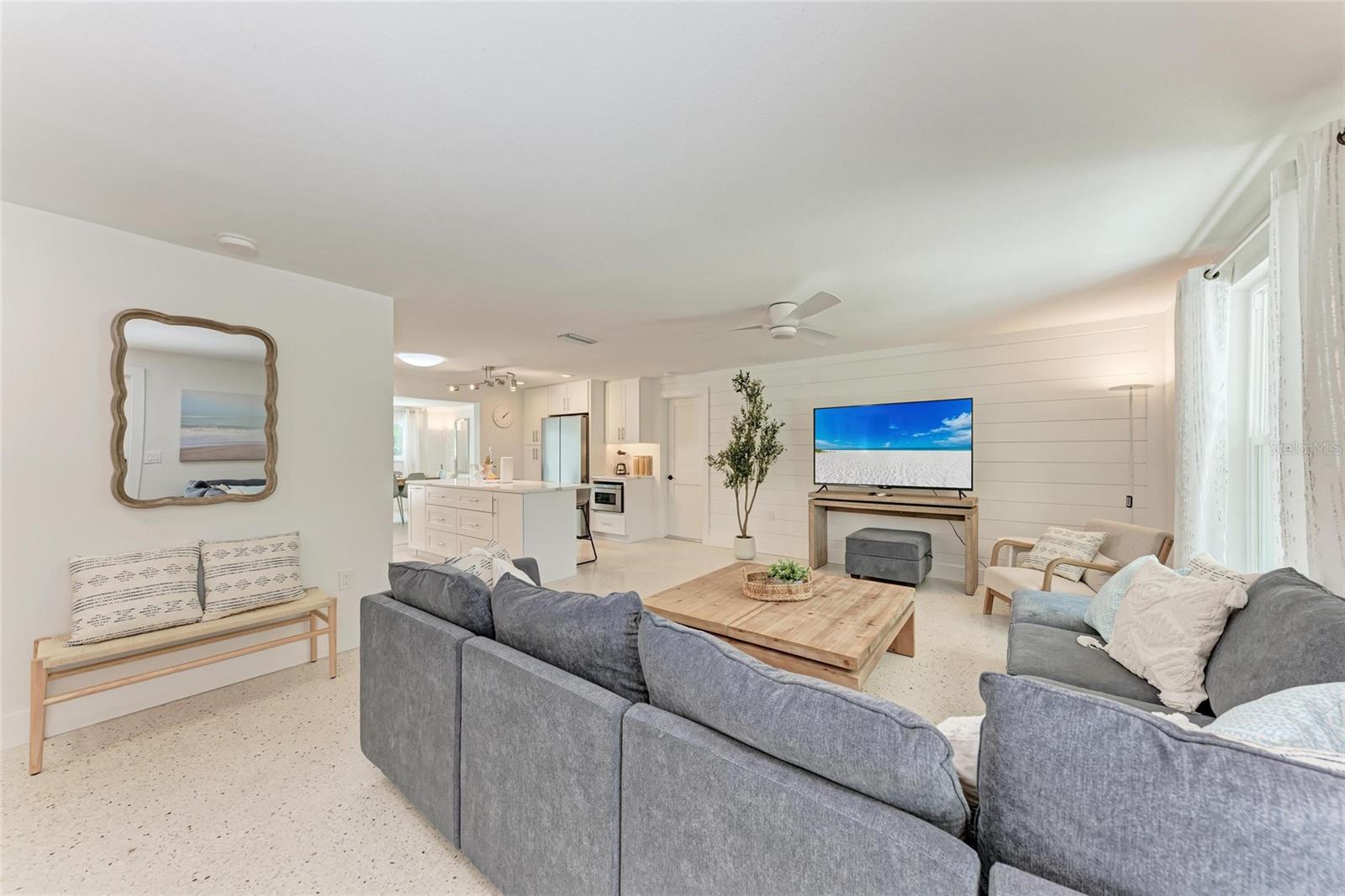 ISLAND CEDARS - Residential