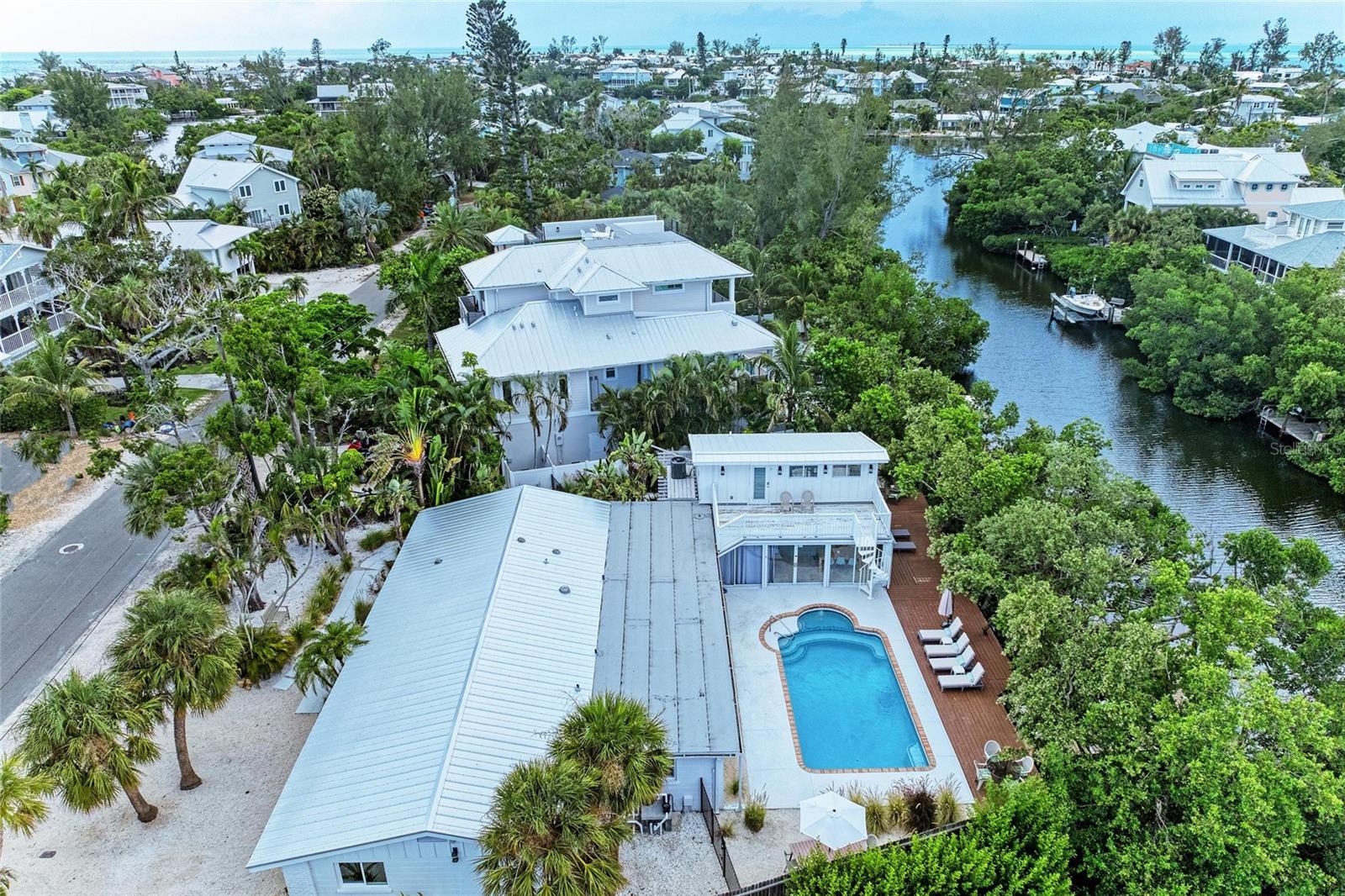 ISLAND CEDARS - Residential