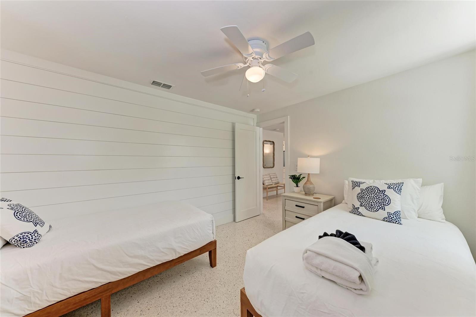 ISLAND CEDARS - Residential