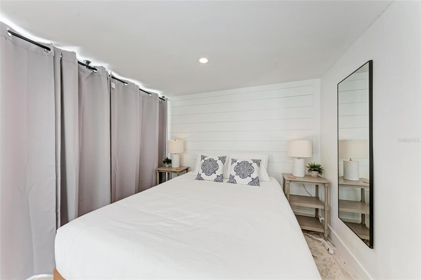 ISLAND CEDARS - Residential