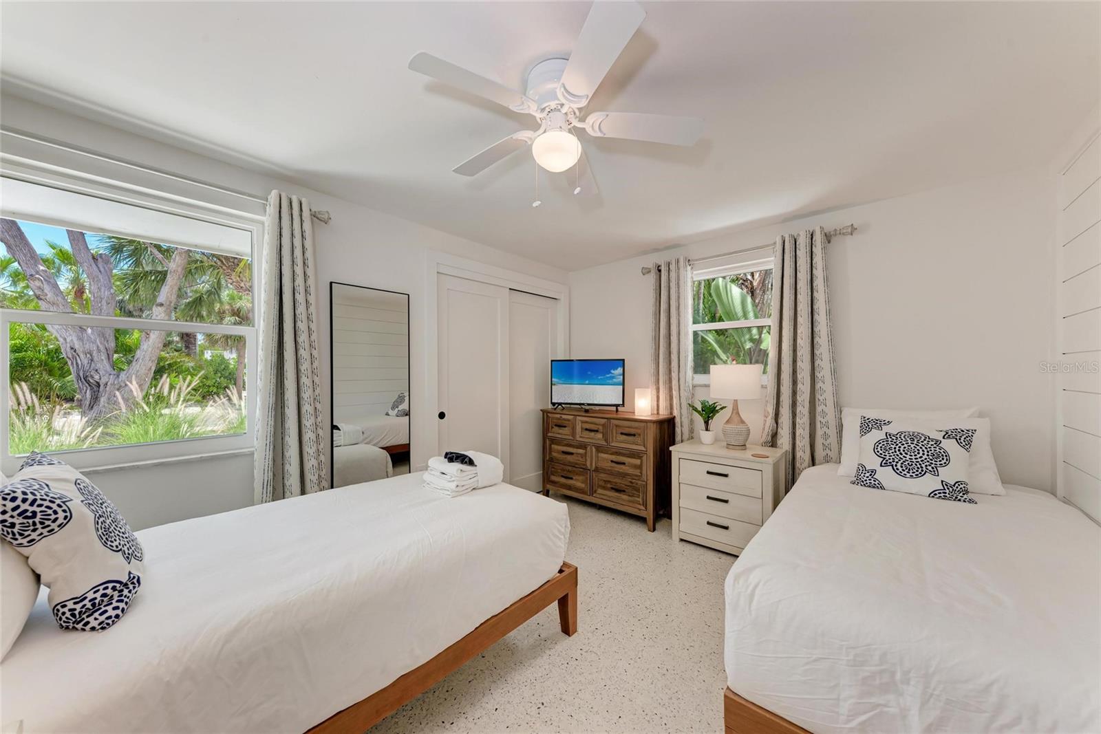 ISLAND CEDARS - Residential