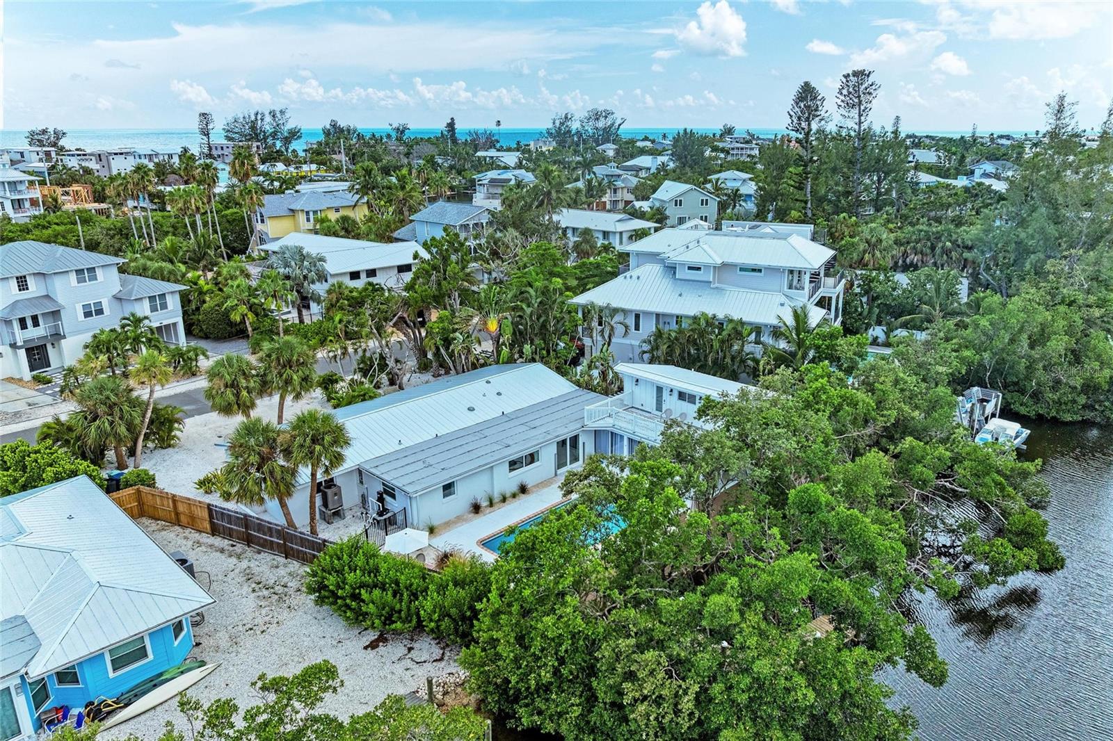 ISLAND CEDARS - Residential