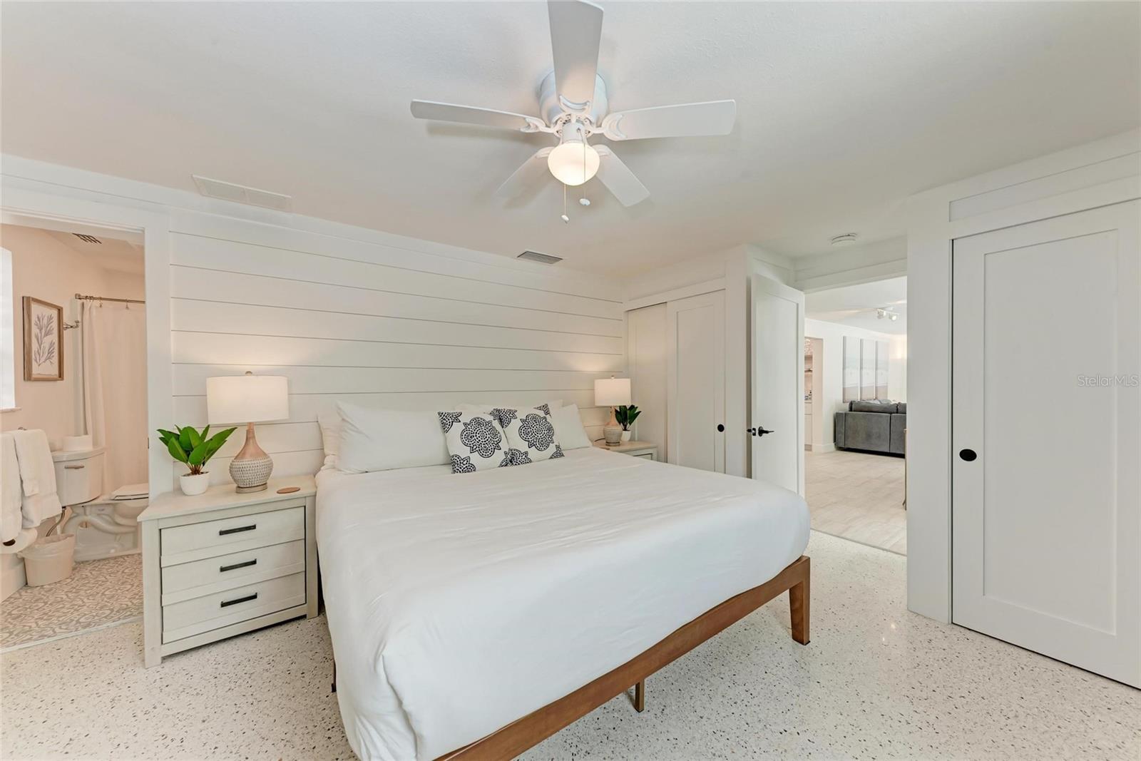 ISLAND CEDARS - Residential