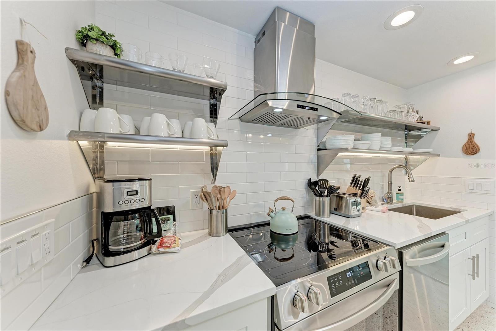 ISLAND CEDARS - Residential