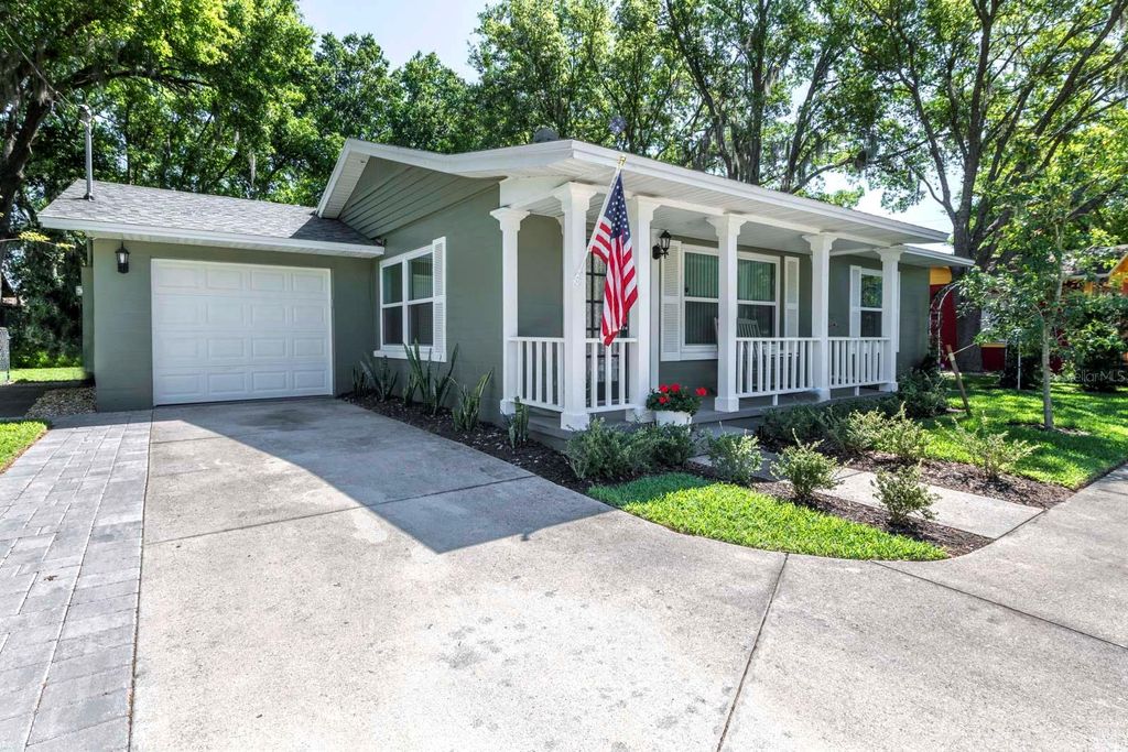 Photo of 1210 N Donnelly Street, Mount Dora, FL 32757 (MLS # G5109156)