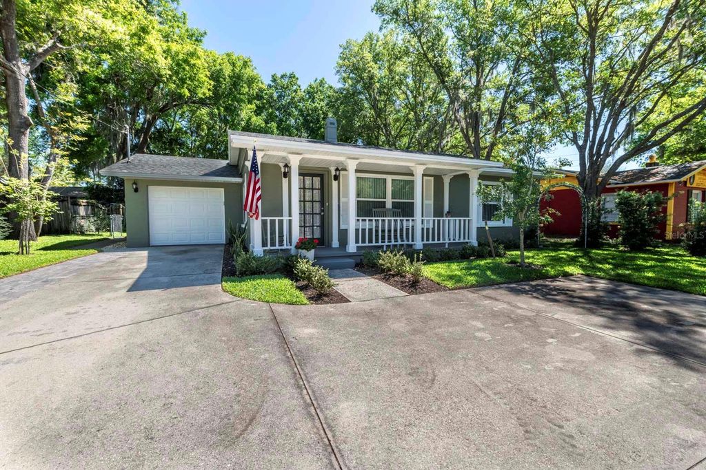 Photo of 1210 N Donnelly Street, Mount Dora, FL 32757 (MLS # G5109156)