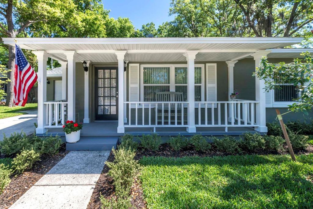 Photo of 1210 N Donnelly Street, Mount Dora, FL 32757 (MLS # G5109156)