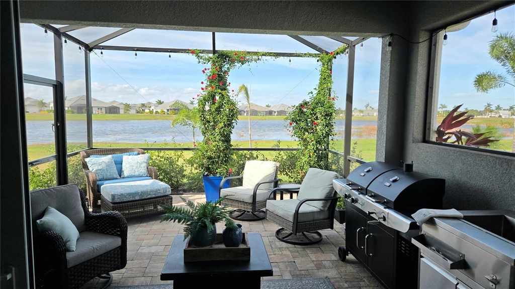 Photo of 235 Okeeffe Circle, Bradenton, FL 34212 (MLS # A4672399)