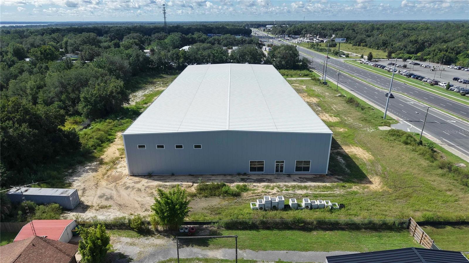 2221 N US HIGHWAY 27/441