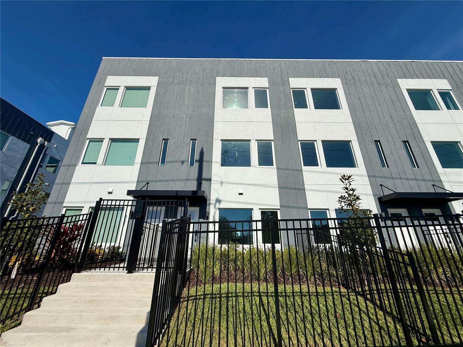 INNOVATION TOWNHOMES - Residential