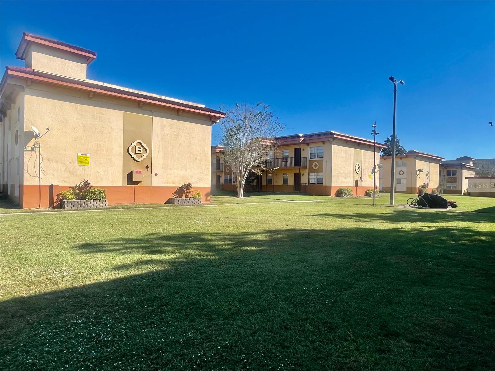 PLAZA DE LAS FUENTES CONDO - Residential