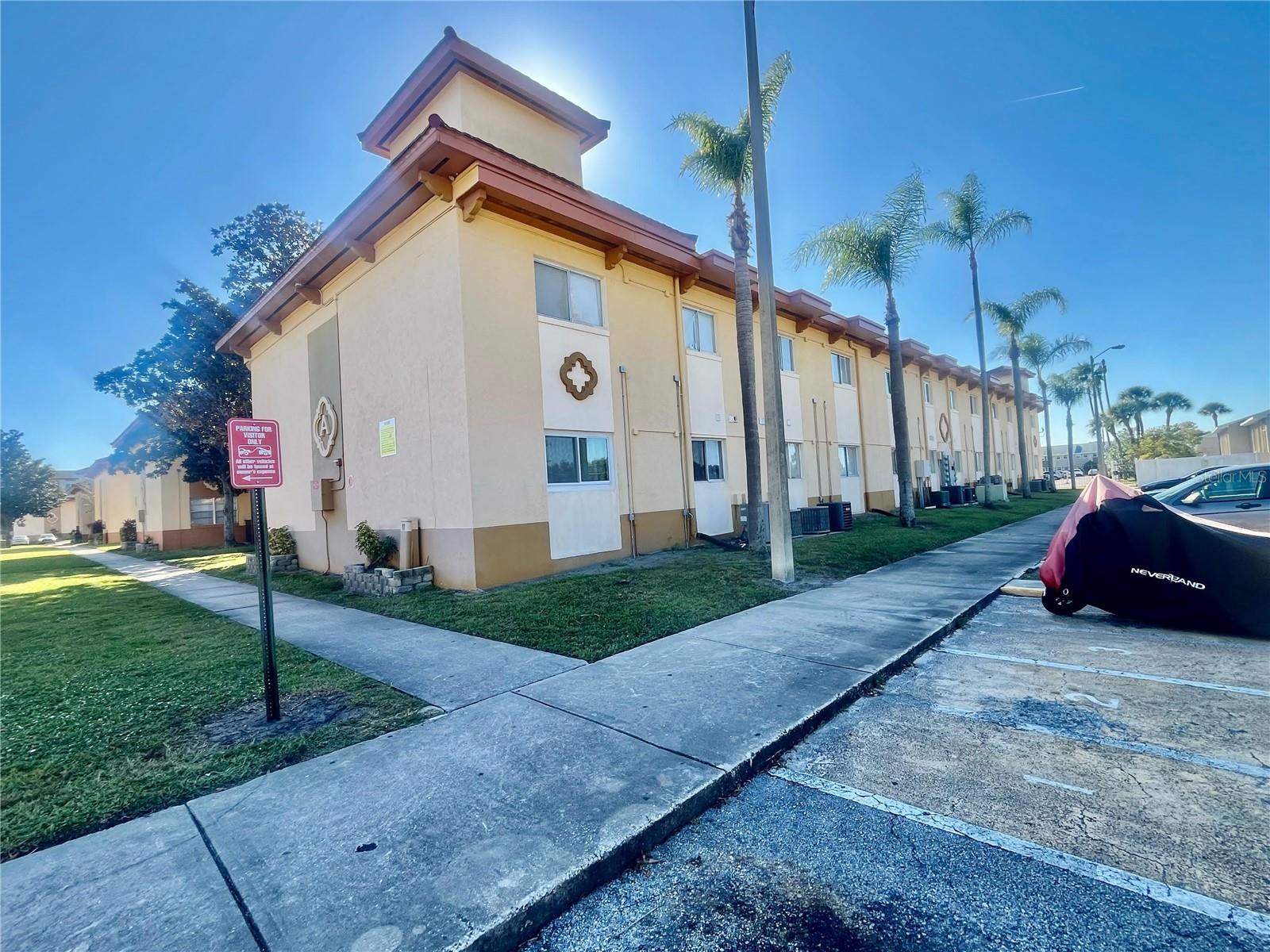 PLAZA DE LAS FUENTES CONDO - Residential