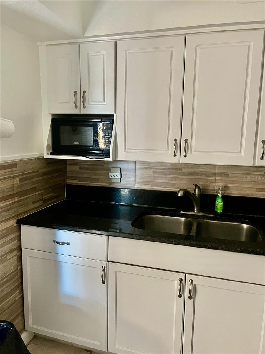 PLAZA DE LAS FUENTES CONDO - Residential