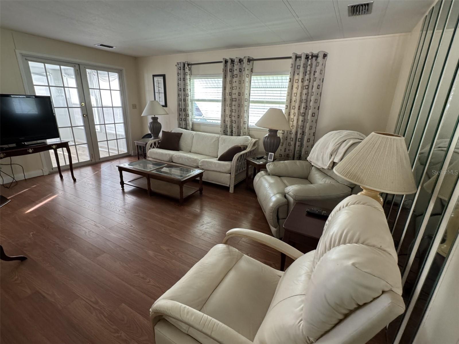 WALK IN THE WATER VILLAGE UNIT 01 - Residential