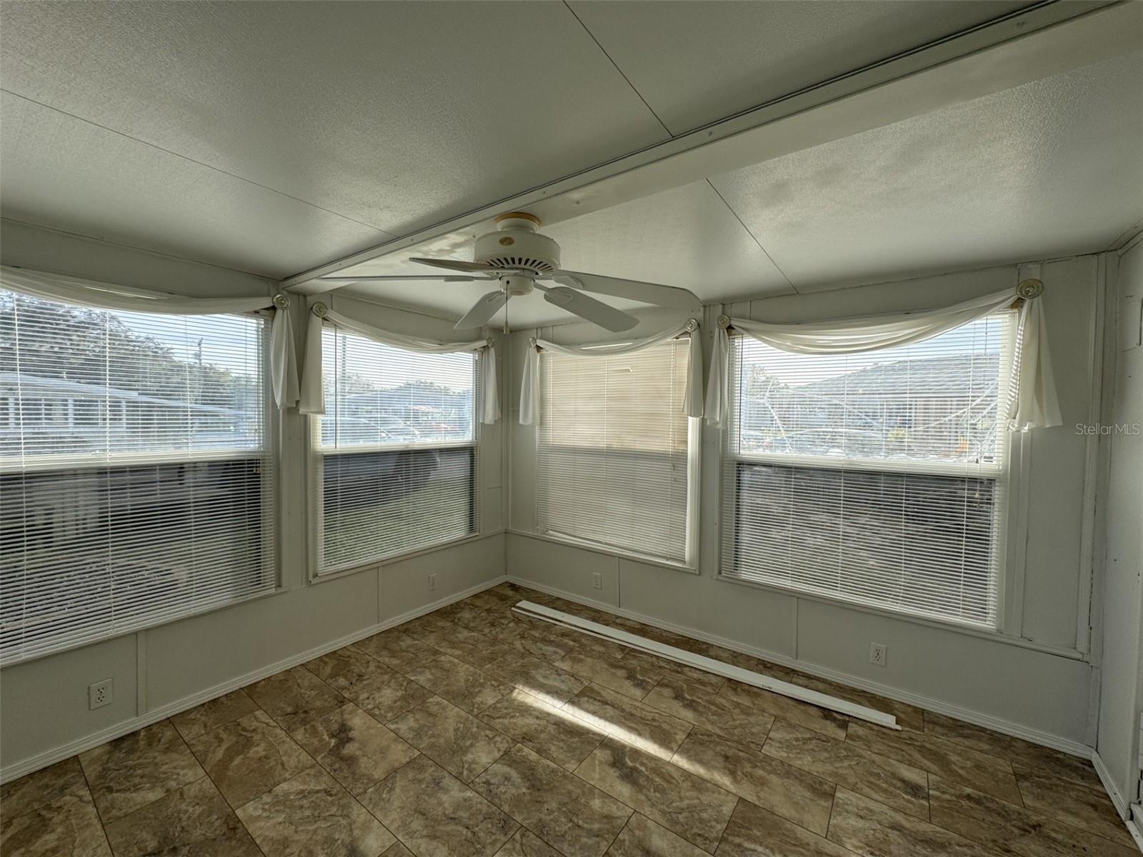 WALK IN THE WATER VILLAGE UNIT 01 - Residential