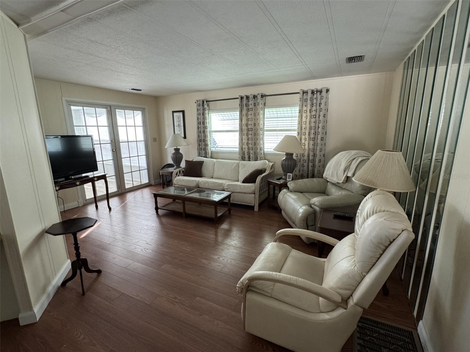 WALK IN THE WATER VILLAGE UNIT 01 - Residential