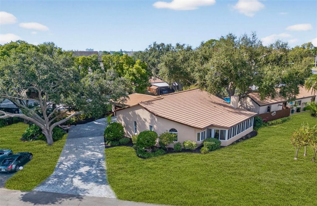 Photo of 1620 Pelican Creek Xing, St Petersburg, FL 33707 (MLS # TB8448253)