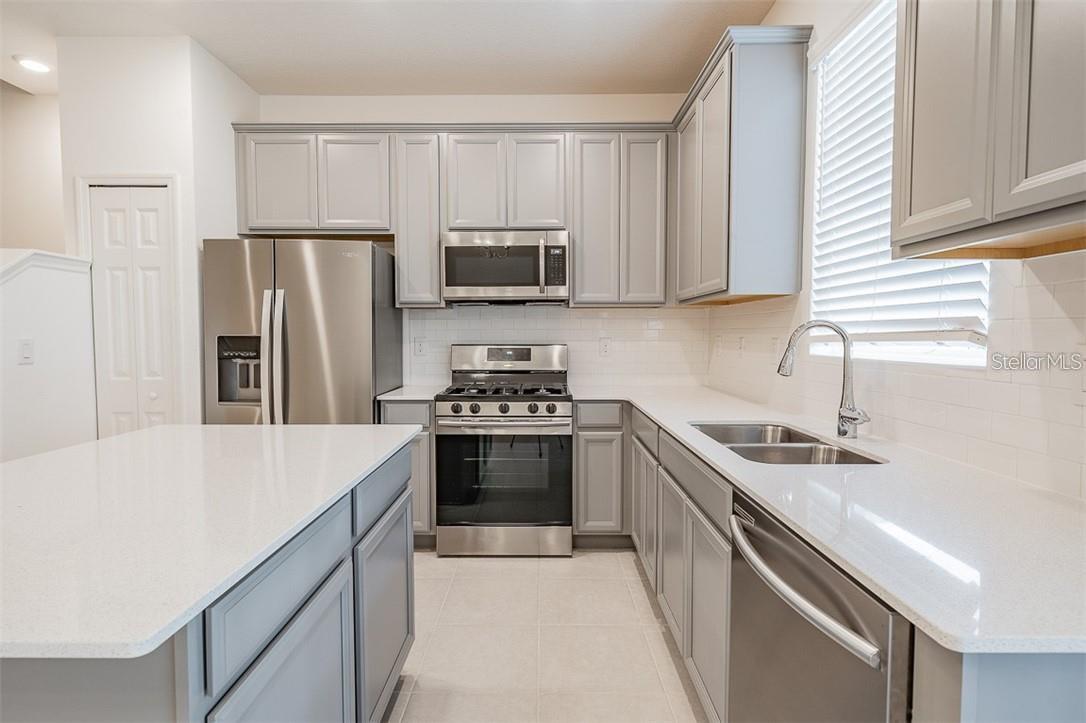 FISHHAWK RANCH WEST TWNHMS - Residential Lease