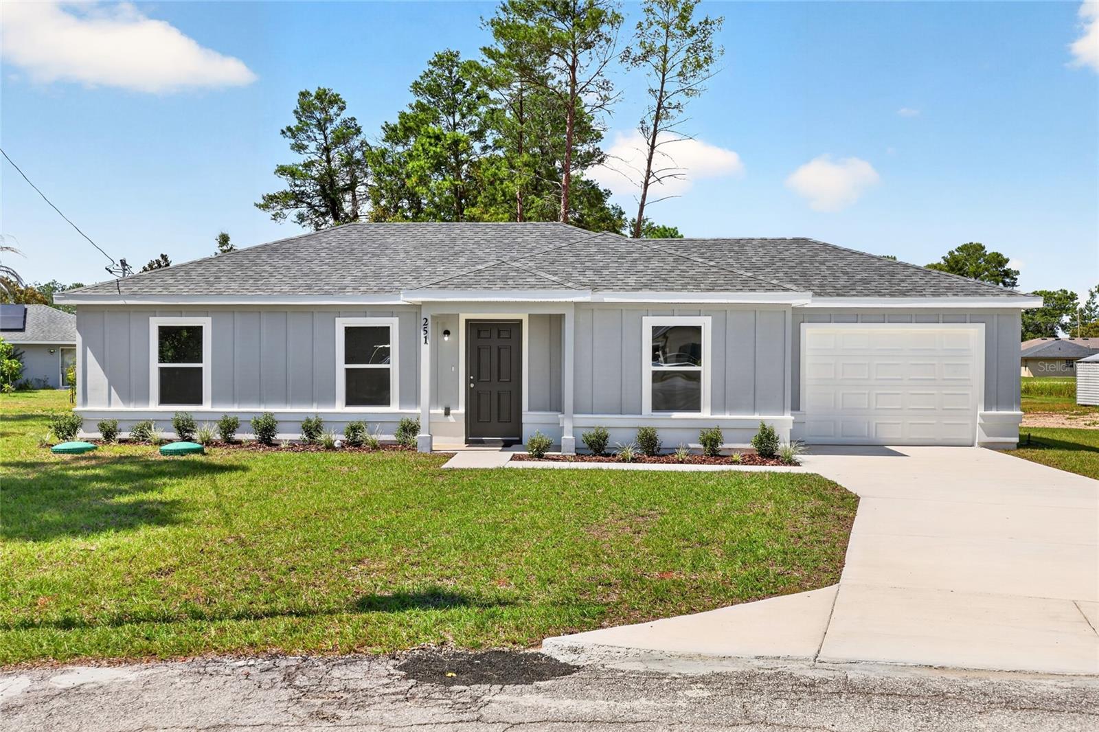 251 OAK CIRCLE