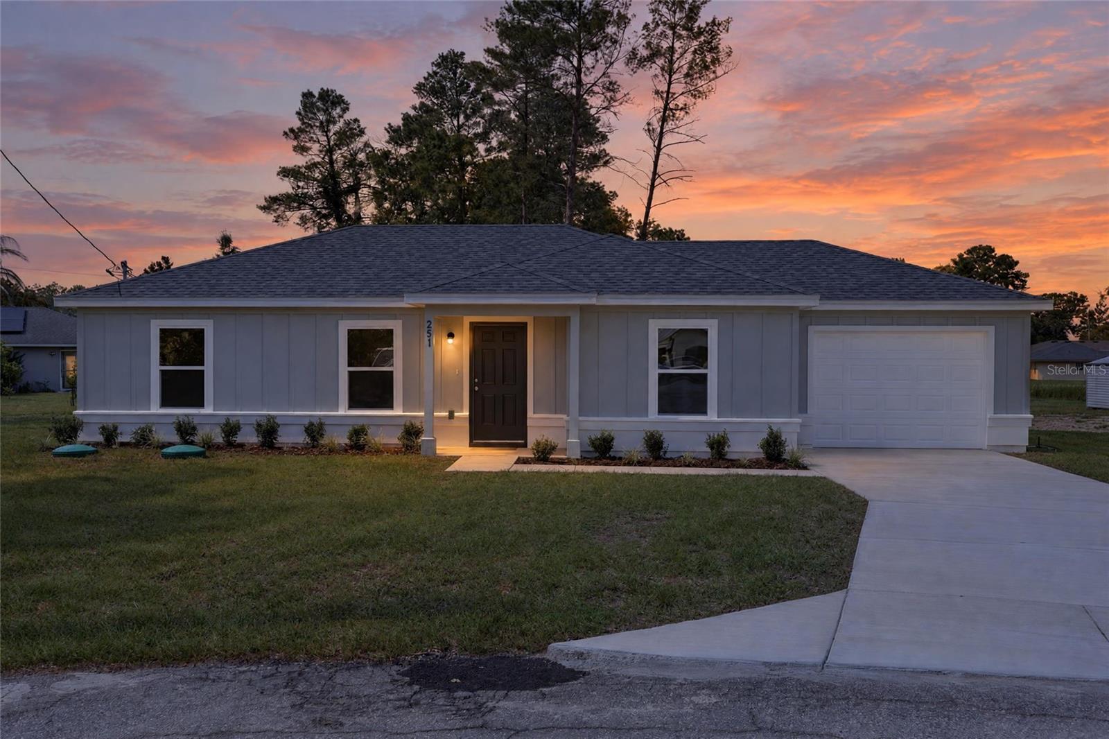 251 OAK CIRCLE