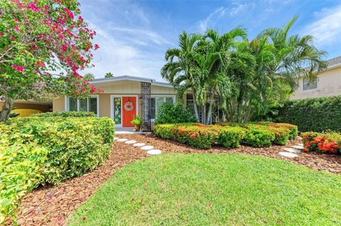 136 CRESCENT DR ANNA MARIA FL 34216