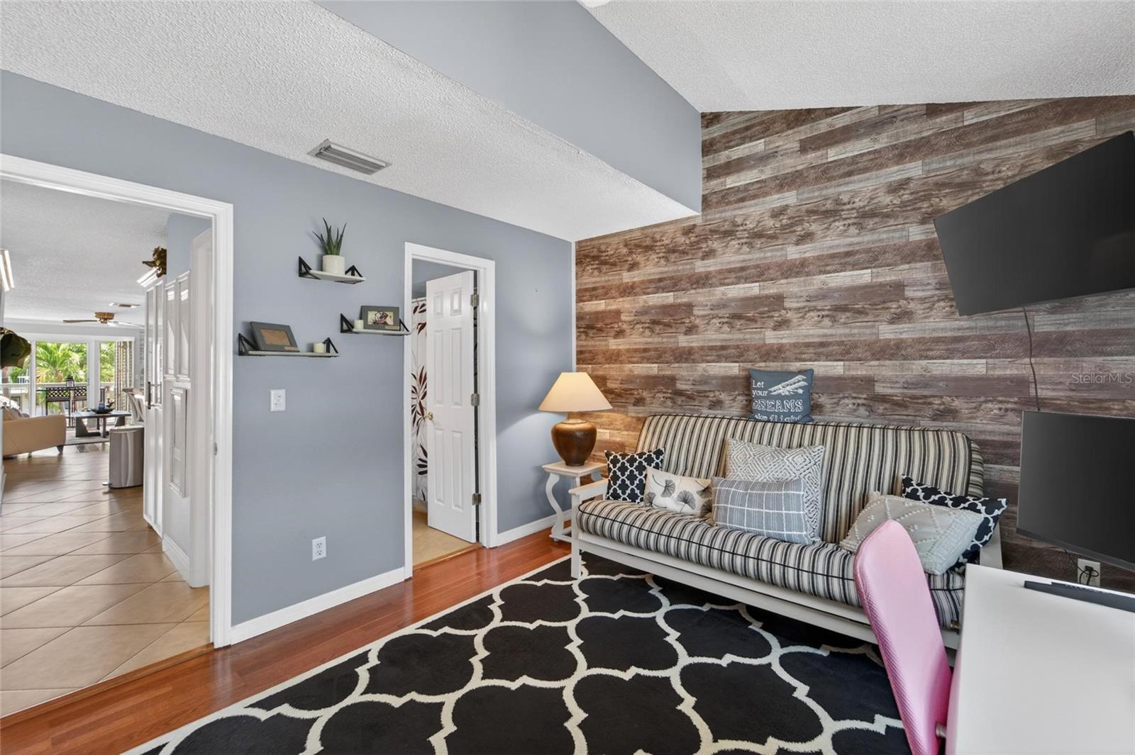 PALMS OF TIERRA - Residential