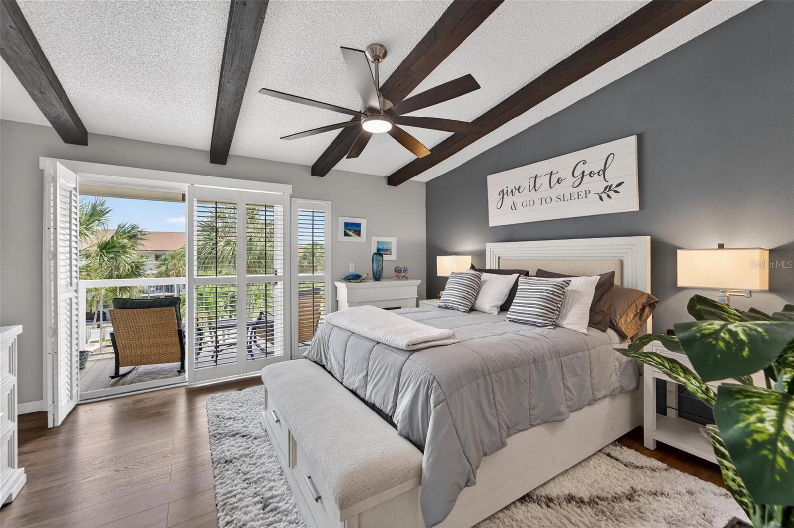 PALMS OF TIERRA - Residential
