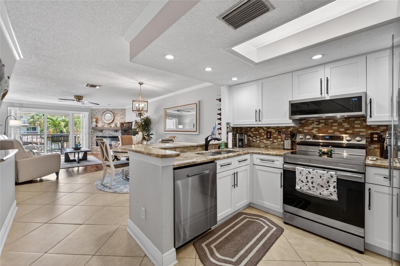 PALMS OF TIERRA - Residential