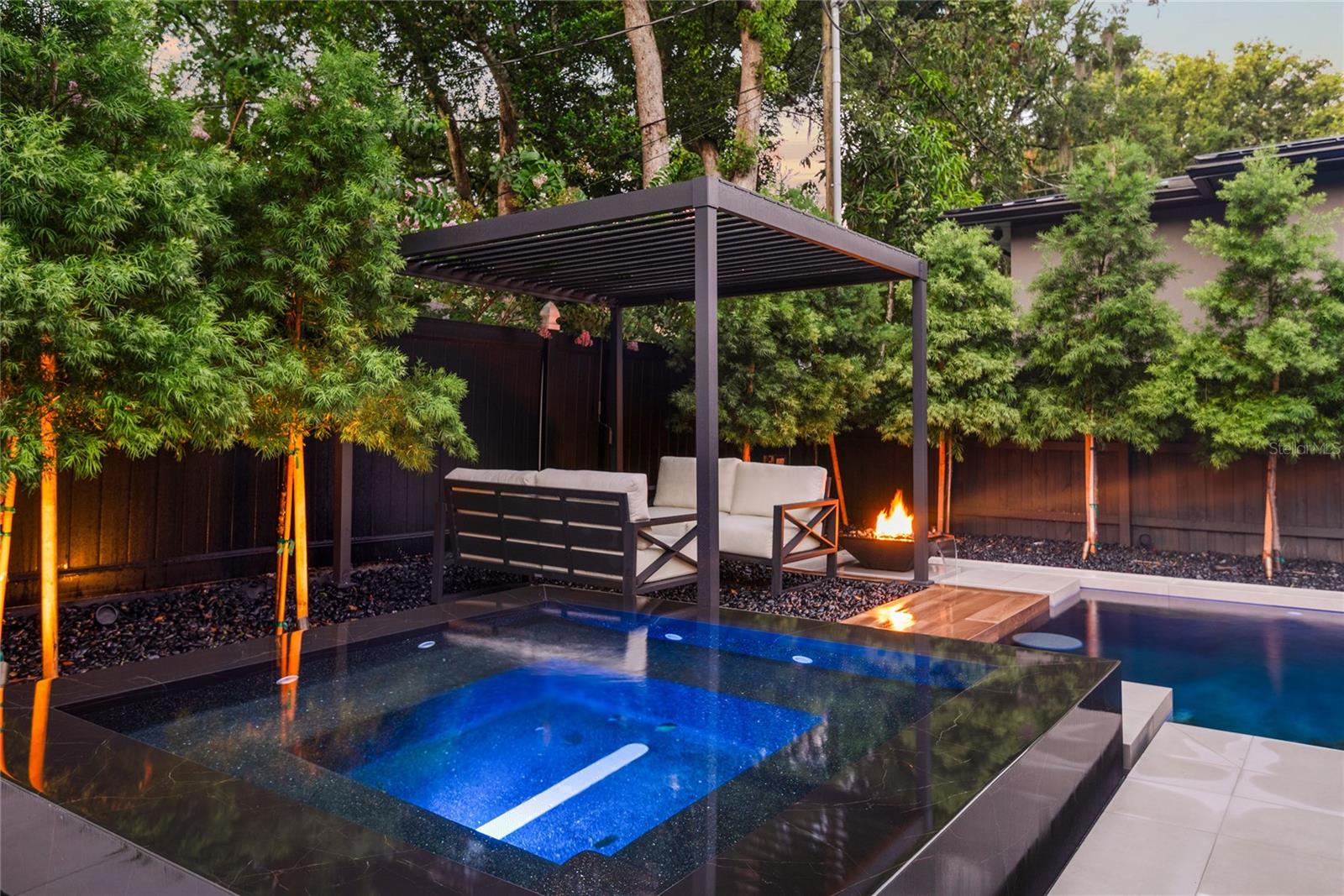 IVANHOE SQUARE - Residential