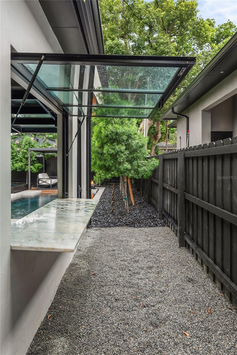 IVANHOE SQUARE - Residential