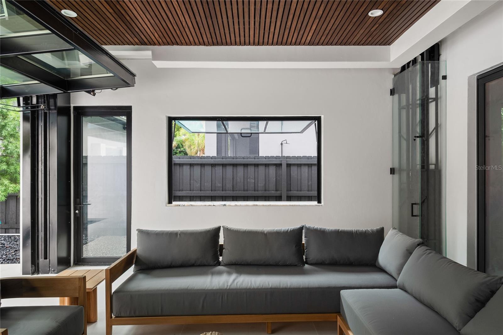 IVANHOE SQUARE - Residential