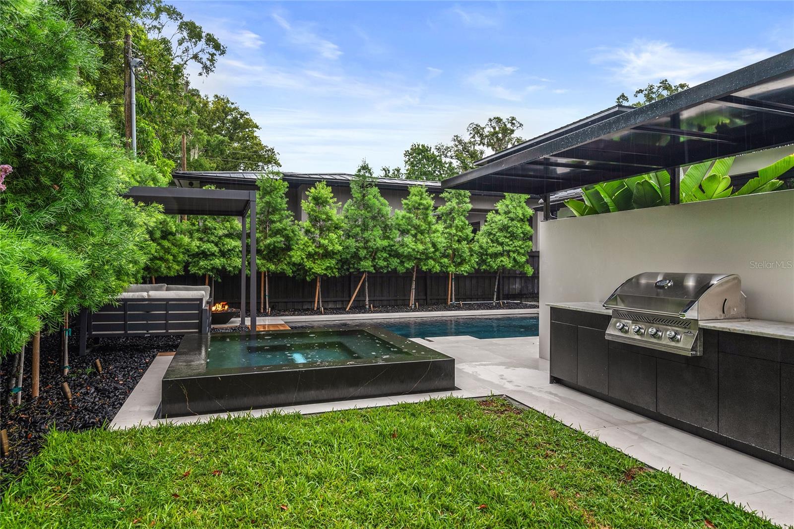 IVANHOE SQUARE - Residential