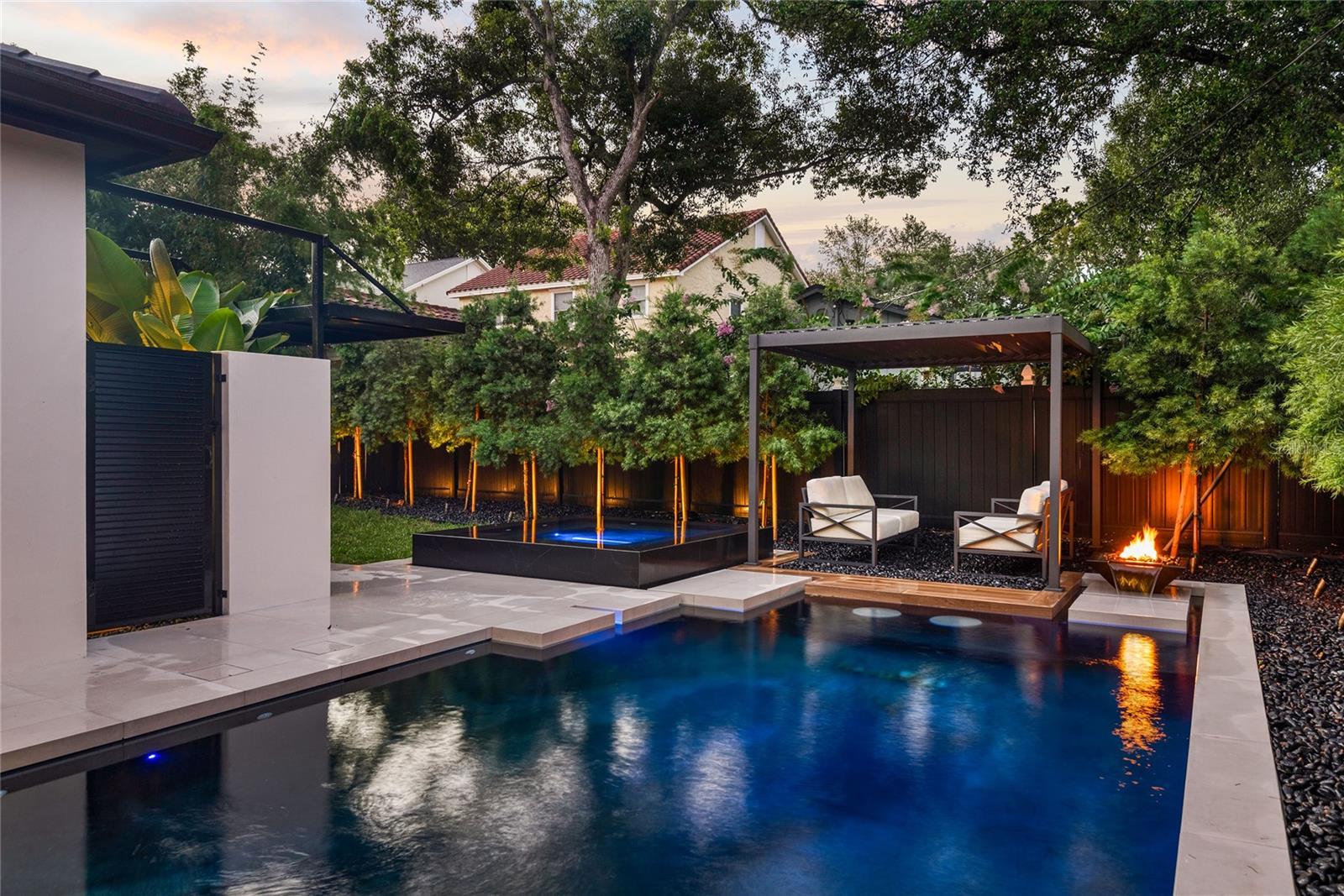 IVANHOE SQUARE - Residential