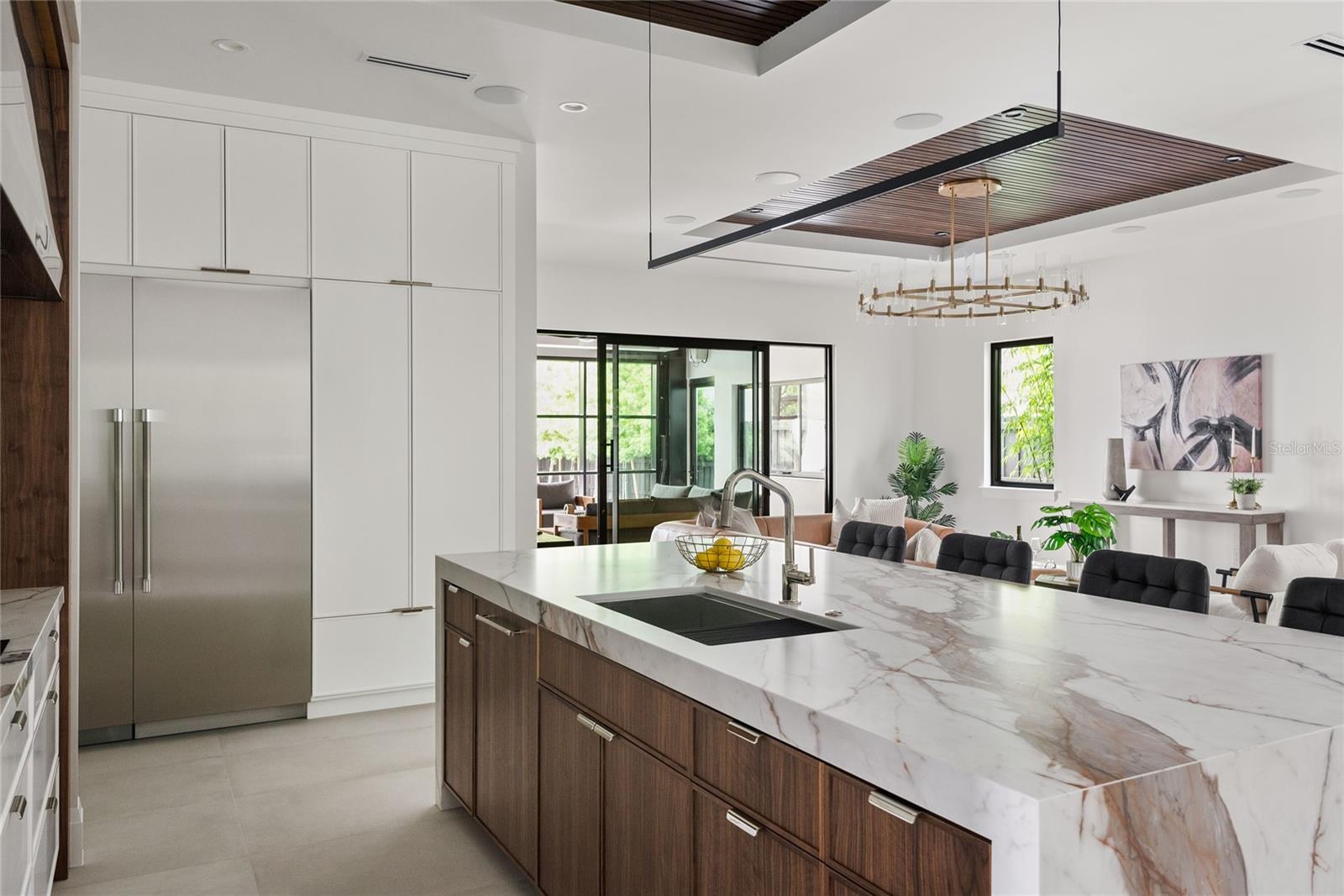 IVANHOE SQUARE - Residential