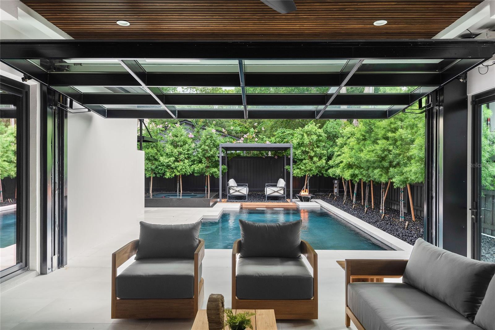 IVANHOE SQUARE - Residential