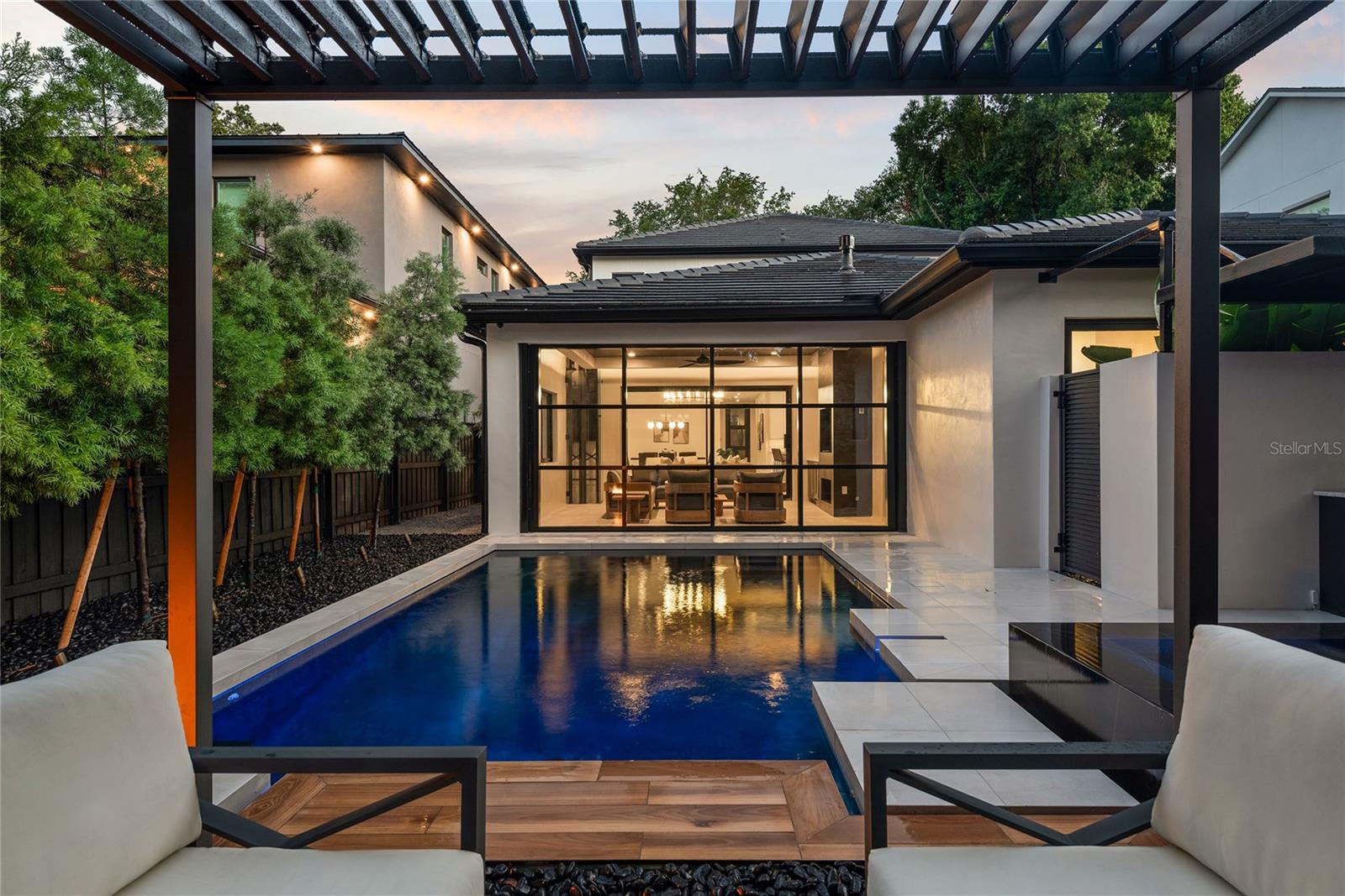 IVANHOE SQUARE - Residential