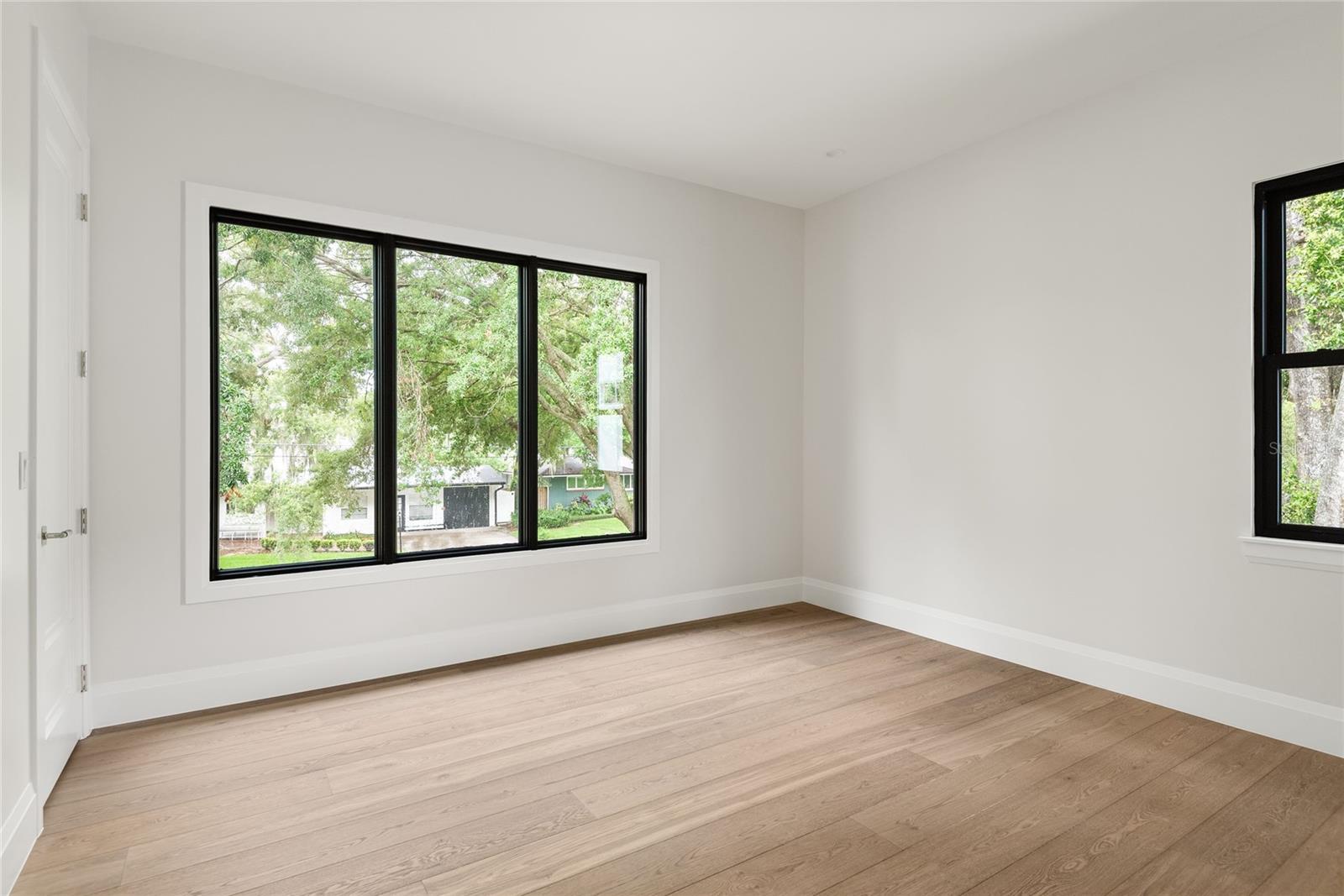 IVANHOE SQUARE - Residential