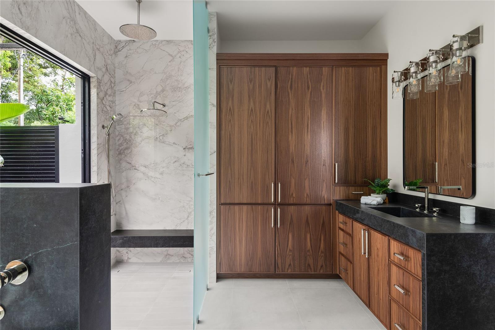 IVANHOE SQUARE - Residential