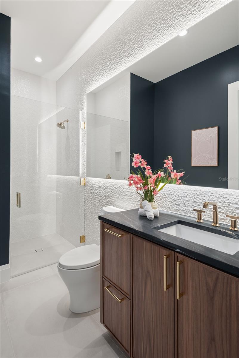 IVANHOE SQUARE - Residential