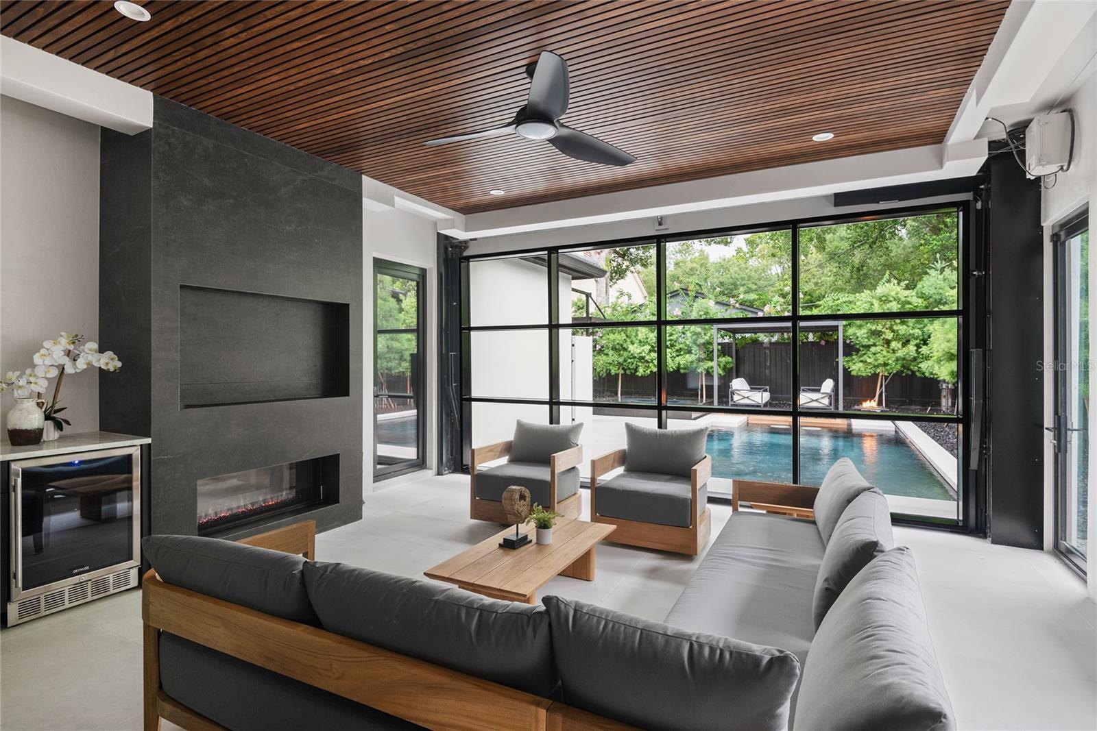 IVANHOE SQUARE - Residential