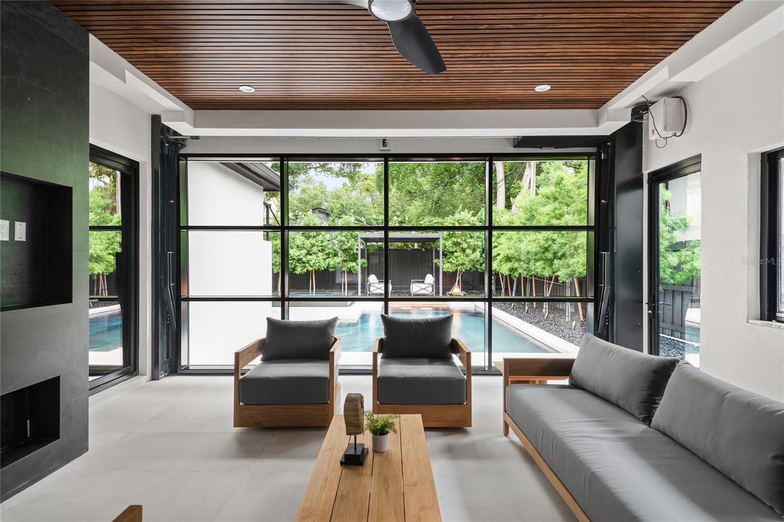 IVANHOE SQUARE - Residential