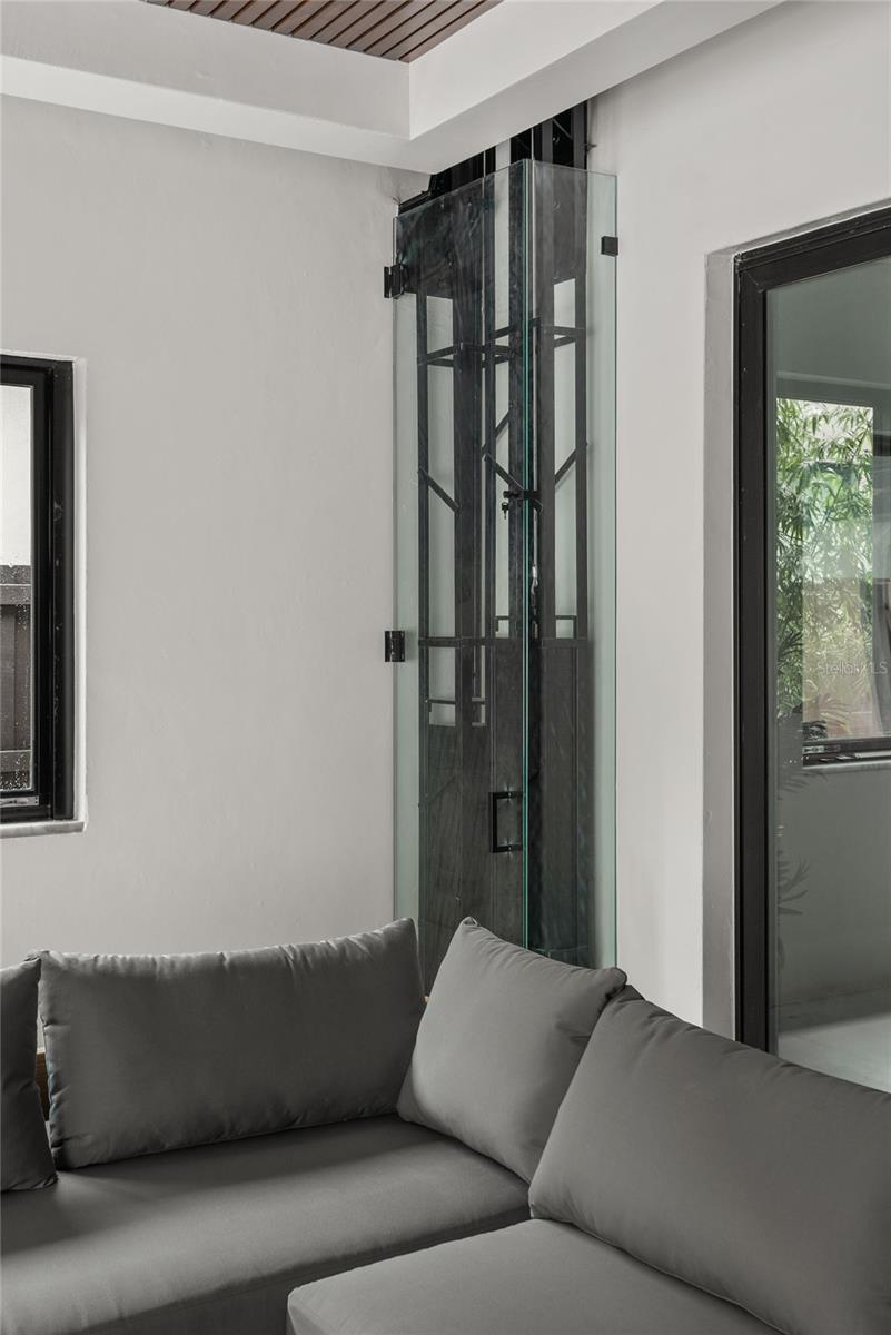 IVANHOE SQUARE - Residential