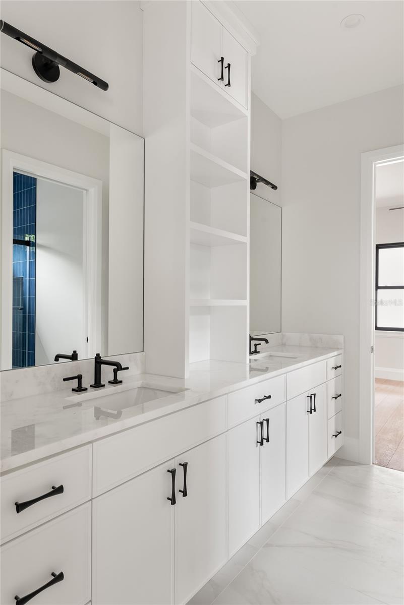 IVANHOE SQUARE - Residential