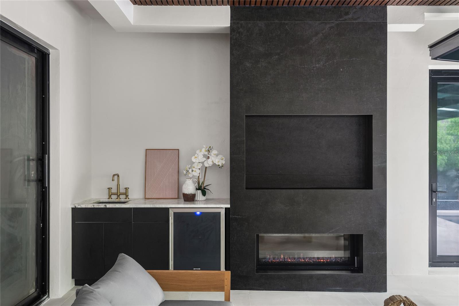 IVANHOE SQUARE - Residential