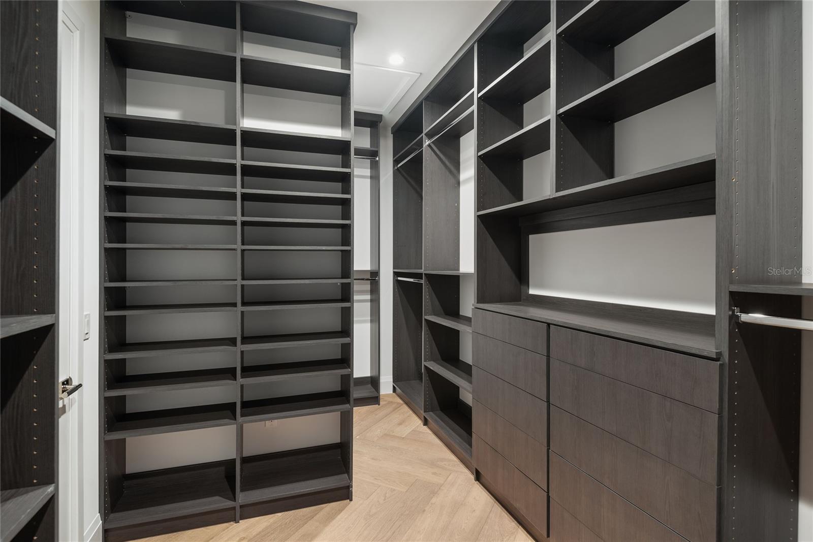 IVANHOE SQUARE - Residential