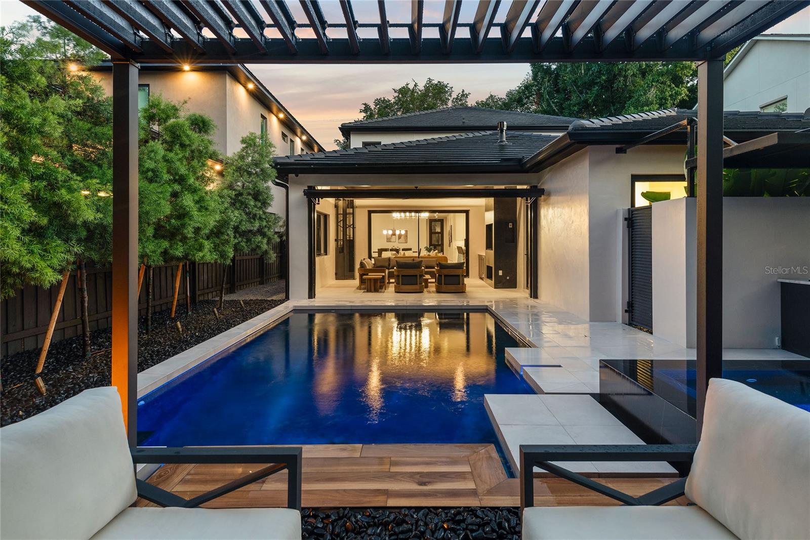 IVANHOE SQUARE - Residential