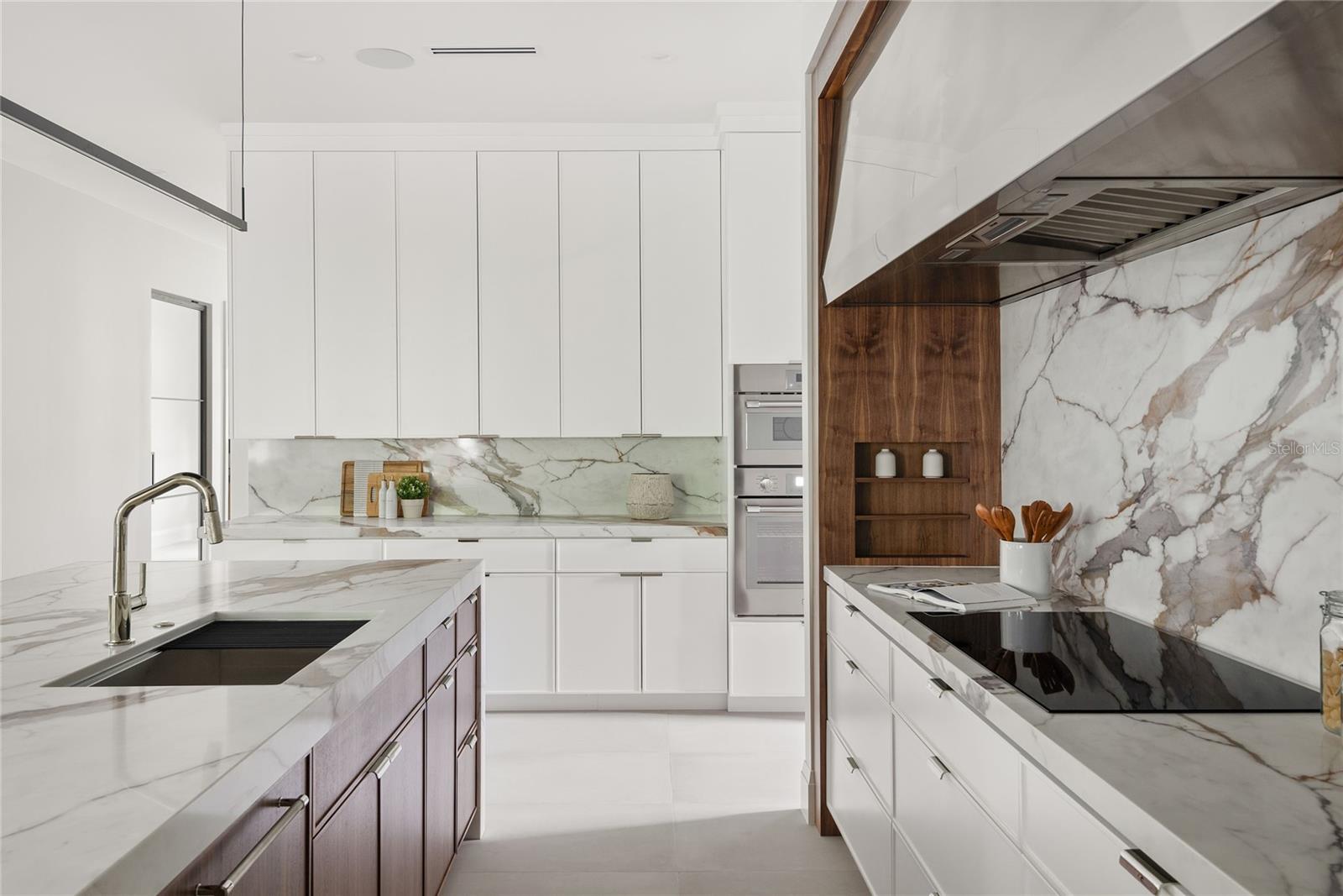 IVANHOE SQUARE - Residential